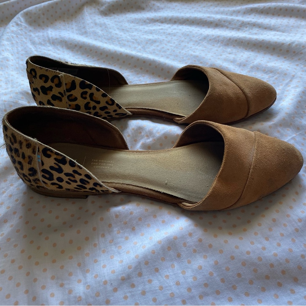 TOMS cheetah/tan flats